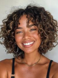 Synthetikperücke im Afroamerikanischen Stil Lockig