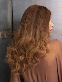 Lang gewellte Echthaarperücke mit sanftem Ombré
